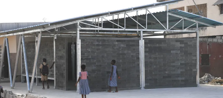 Classes being built at Gonzagueville preschool and primary school, in the South of Abidjan.