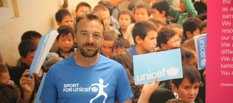 Our belgian Goodwill Ambassador Tom Waes sport for UNICEF