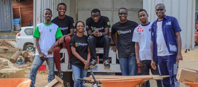 The U-Reporters did not remain insensitive to the damage caused by the floods in Abidjan. They have taken action to help their communities and those affected. Bernabé Côte d'Ivoire, Technibat and the Magic System Foundation provided them with useful material.