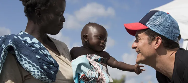 From 26-29 May 2019, UNICEF Goodwill Ambassador Orlando Bloom visited Mozambique, where 1.1 million children remain in urgent need of humanitarian assistance in the aftermath of tropical cyclones Idai and Kenneth. The actor traveled to Beira, one of the areas worst-affected by Cyclone Idai, which killed over 600 people and destroyed nearly 240,000 homes when it made landfall in March.