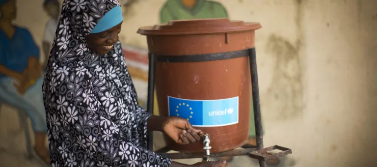 Assétou Traoré, a mother who lives in the village of Farabana, gives a demonstration of handwashing with soap at the Farabana community health center in the presence of other women. Such hygiene and sanitation trainings are part of a European Union-funded project implemented by UNICEF and partners in healthcare structures in Mali, which aims to prevent infectious diseases, including Ebola. Village of Farabana, Koulikoro Region in Southern Mali, April 2017