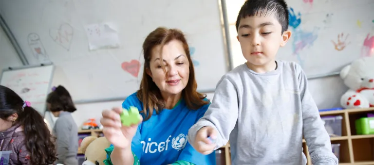 © UNICEF/UN0806130/Karacan